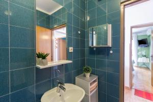 Apartments with parking space Porec - 7033