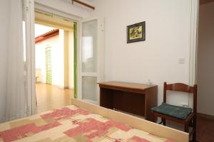 Apartments with parking space Labin - 7468