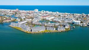 Harbour Island 102M Condo