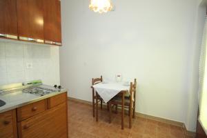 Apartments with parking space Labin - 7468