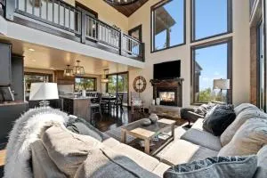 Altitude Adjustment- Panoramic Views, Sleeps 12 - Trojan