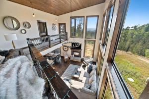 Altitude Adjustment- Panoramic Views, Sleeps 12