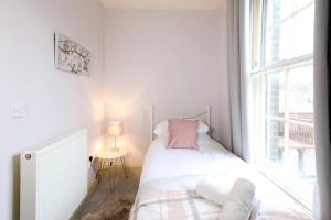 4br Elegant Stay Golden Triangle Parking