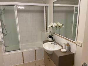 Lakeside Central Apartment
