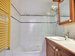 Appart au pied des pistes avec piscine, salle de fitness et WiFi - FR-1-455-222