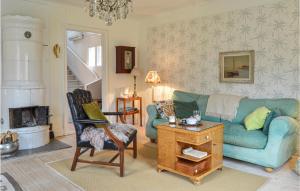 Awesome Home In Hallstavik With Wifi