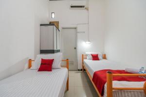 RedDoorz near Terminal Bubulak Bogor