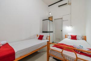 RedDoorz near Terminal Bubulak Bogor