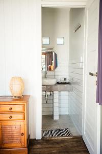 Biệt Thự Nhìn Ra Vườn (Villa with Garden View)