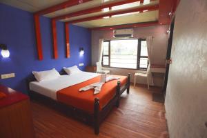 JCT Houseboat