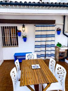 Grazalema - Casita La Calma - Incredible views, Clima Frio-Calor, Wifi & Private Parking optional