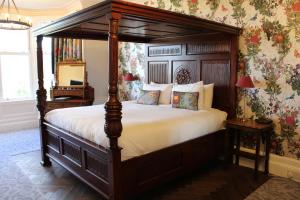 Deluxe Double Room with Sea View room in Falls of Lora Hotel