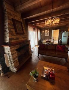 Beautiful Cabin Downtown Tapalpa Oven Mud Barbecue Grill 4 Room 12 ppl TV Wifi