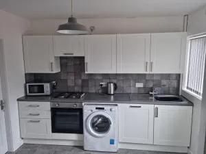 3 bedroom house-Ellesmere Port - 切尔德桑顿