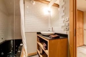 Chalets Alpine Chalet : photos des chambres