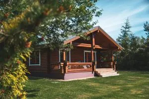 Strathisla - Luxury Two Bedroom Log Cabin with Private Hot Tub & Sauna - Chirnside