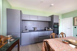 JOIVY Inviting Flat at the Heart of Edinburgh