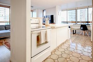 Mid Century Modern Tropical Getaway 30 plus night rental