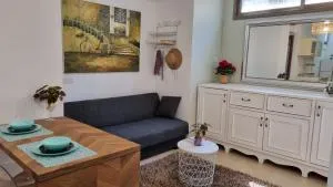 שני חדרי שינה, חניה חינם, איזור שקט ויוקרתי, - Kiryat Ekron