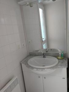 Complexes hoteliers Vacargeles casa Les Muriers et Les Chenes verts calme clim wifi animations piscine mini golf : photos des chambres