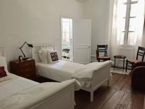 B&B / Chambres d'hotes Beautifully renovated rooms on Place New York : photos des chambres