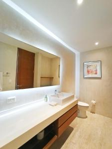 Central Park 103 Cozy and Modern Studio Spa Restaurant Gym