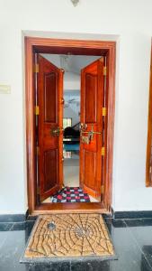 KARIYIL KAYALORAM HOMESTAY