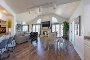 B 32-1 Spacious Villa Close to Pool - Jasper