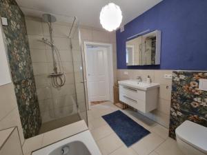 Gemütliche Premium Ferienwohnung mit Terrasse nähe S-Bahn