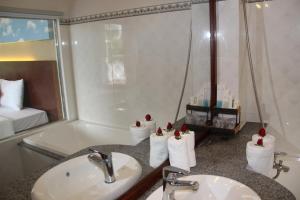 GM Doc Let Beach Resort & Spa