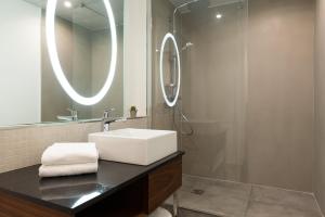 Hotels Crowne Plaza Paris Republique, an IHG Hotel : photos des chambres