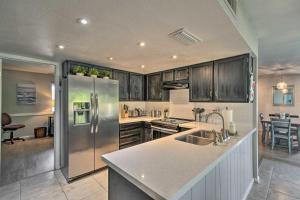1 Mi to Dobson Ranch: Modern Escape w Gazebo!