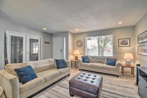 1 Mi to Dobson Ranch: Modern Escape w Gazebo!