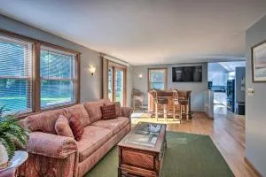 Charming Saco Home with Deck, 5 Mi to Beach! - بيدفورد