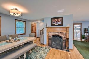 Charming Saco Home with Deck, 5 Mi to Beach!