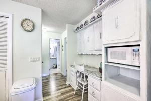 Furnished Deck with Views Hot Springs Cottage