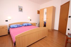 Apartments with parking space Pag - 6535