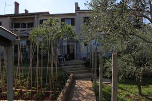 Apartments with parking space Pula - 7646