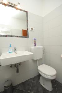 Apartments with parking space Pula - 7646