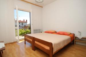 Two-Bedroom Apartment with Terrace room in Apartments with a parking space Pula - 7647