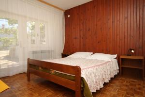 One-Bedroom Apartment with Terrace room in Apartments with a parking space Pula - 7647