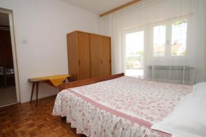 Apartments with parking space Pula - 7647