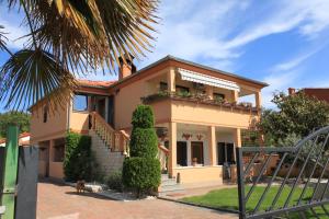 Apartments with a parking space Valbandon, Fazana - 2214