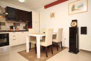 Apartments with parking space Valbandon, Fazana - 2214