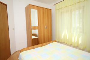 Apartments with parking space Pag - 6535