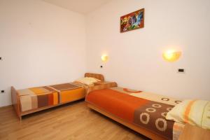 Apartments with parking space Pag - 6535