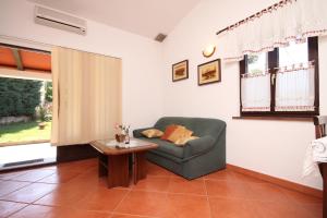 Apartments with a parking space Umag - 7666