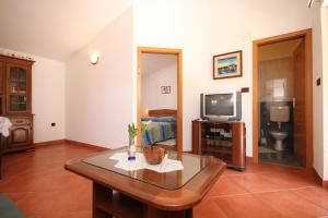 Apartments with a parking space Umag - 7666