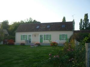 Maisons de vacances Ancien corps de ferme restaure avec jardin clos, proche A11, 3 chambres, barbecue, calme garanti - FR-1-410-343 : photos des chambres