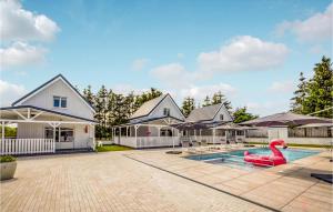 Gorgeous Home In Kolczewo With Outdoor Swimming Pool